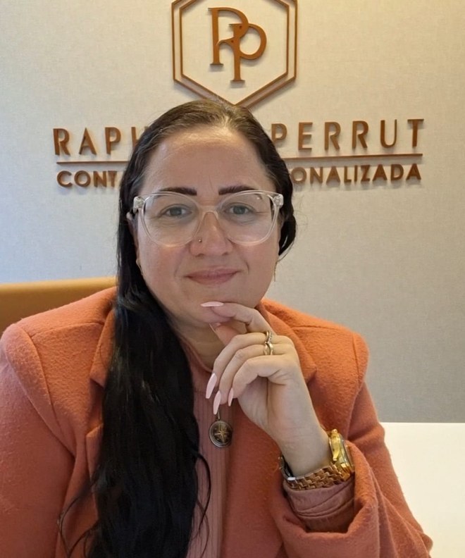 Contadora da RP Contabilidade Personalizada, atendimento para associações